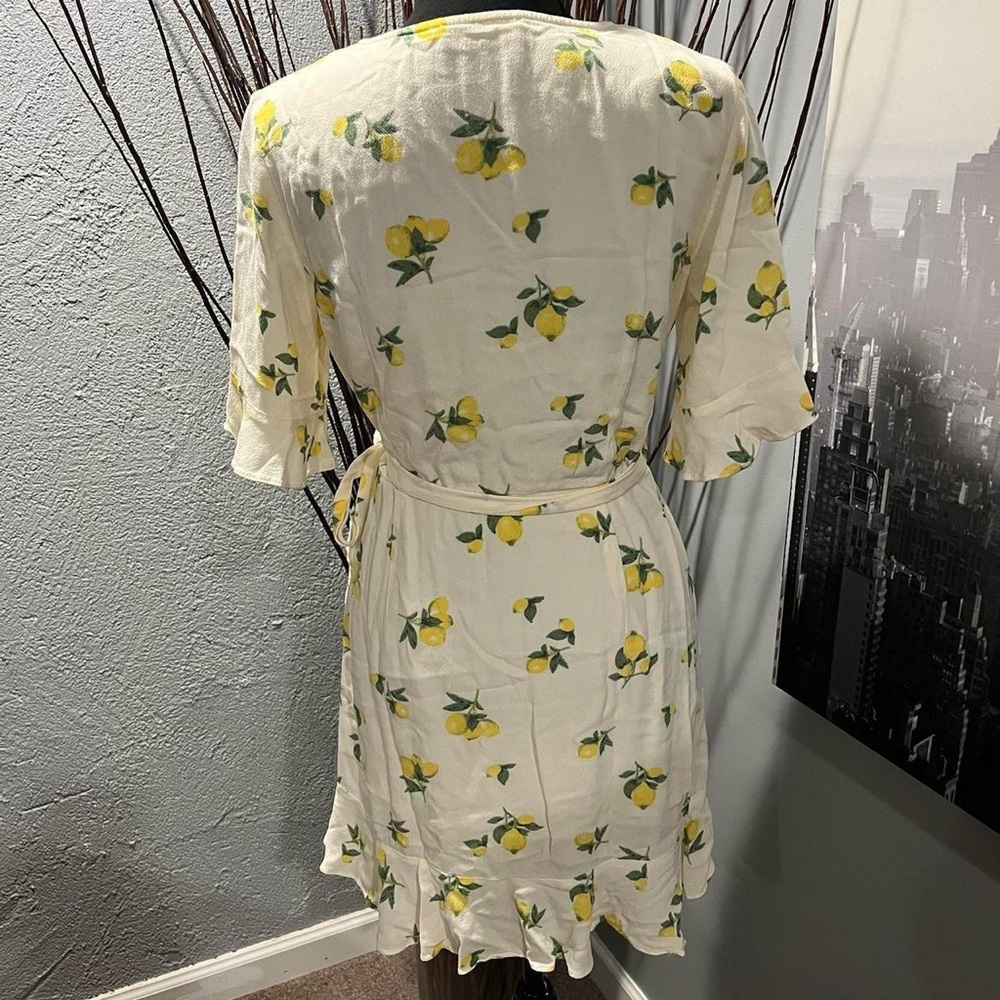 🌸ELODIE LEMON FRUIT WRAP DRESS SIZE SMALL🌸 - Picture 6 of 7